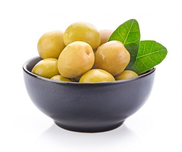 green-olives-bowl_55883-2305.jpg