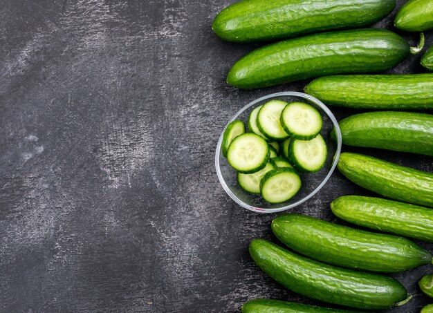 top-view-cucumber-sliced-glass-bowl-with-copy-space-black-stone-horizontal_176474-1276.jpg