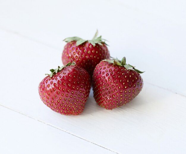 fresh-strawberries-fruit_144627-31072.jpg