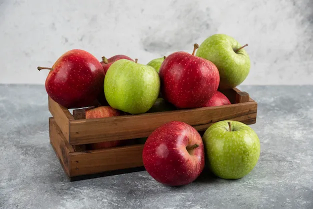 fresh-delicious-green-red-apples-wooden-box_114579-73117.webp