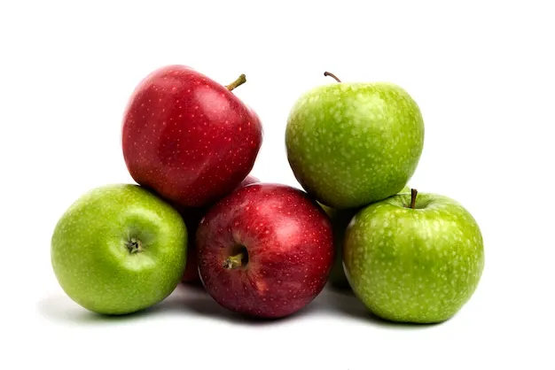 fresh-red-green-apples-isolated-white_114579-73121.webp