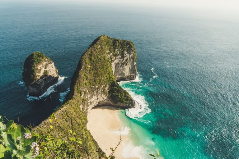 Pantai_Kelingking_di_Nusa_Penida_Bali-2021_10_09-07_38_45_92236e23febd089264066f49fe348885.jpg