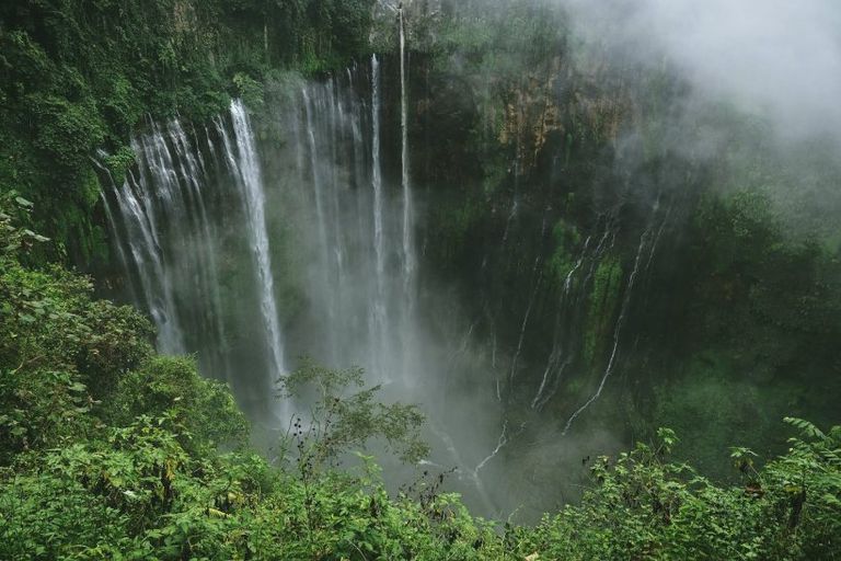 Air_terjun_Tumpak_Sewu_di_Jawa_Timur-2021_10_09-07_41_59_fb0609707efe3f37902cc8d3aca86c9a.jpg