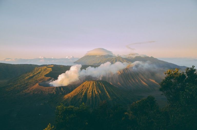 Taman_Nasional_Bromo_Tengger_Semeru_di_Jawa_Timur-2021_10_09-07_37_36_a357a148002948eb781132b9ccaf8162.jpg