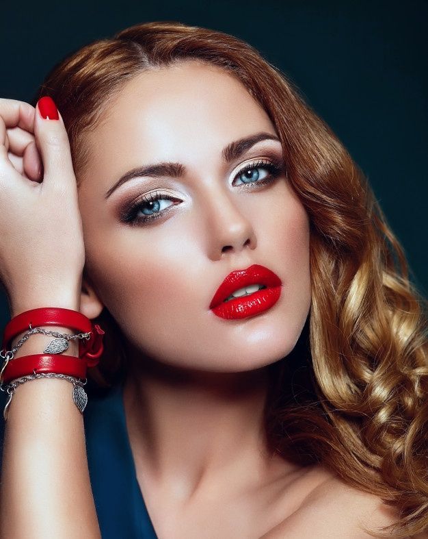 high-fashion-look-glamor-closeup-portrait-beautiful-sexy-stylish-blond-caucasian-young-woman-model-with-bright-makeup-with-red-lips-with-perfect-clean-skin-with-colorful-accessories_158538-13719.jpg