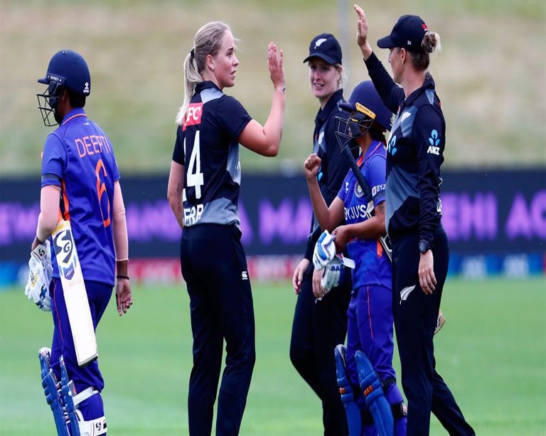 indian-women-s-team-suffers-18-run-loss-to-nz-in-one-off-t20-international-2022-02-09.jpg