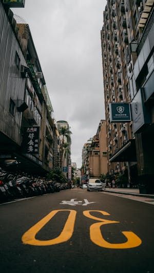 free-photo-of-speed-limit-on-street.jpeg