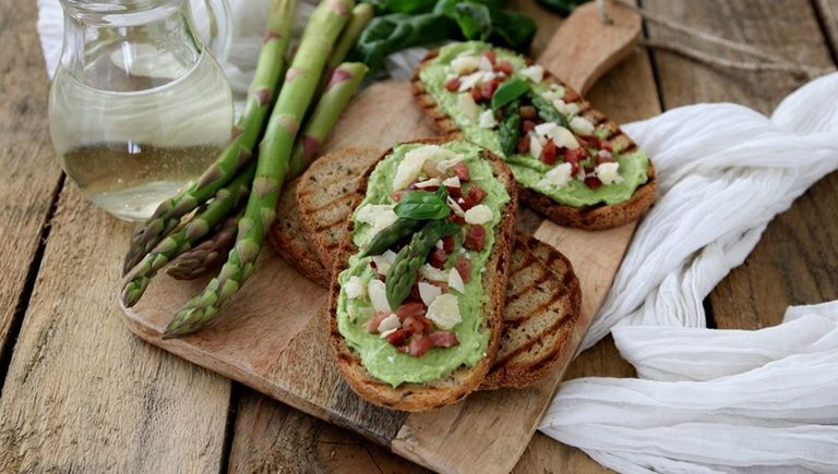 293.-crostini-con-crema-di-asparagi-e-speck-come-prepararli.jpg