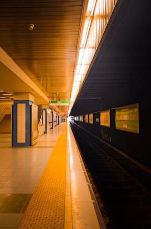 free-photo-of-an-empty-subway-station.jpeg