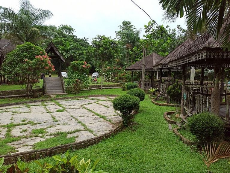 Gazebo-Di-Air-Terjun-Pinang-Seribu.jpg