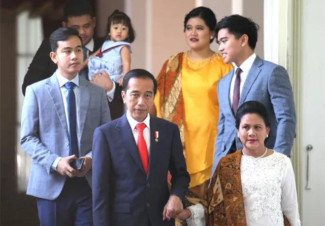 Jokowi-Joko-Widodo-Iriana-Kaesang-Gibran.webp