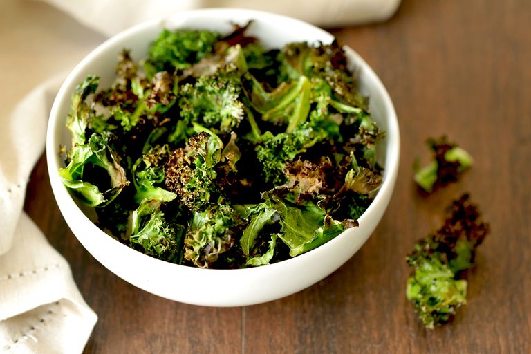 hungry-girl-healthy-baked-kale-chips-recipe-20170323-1337-4625-9387.jpg