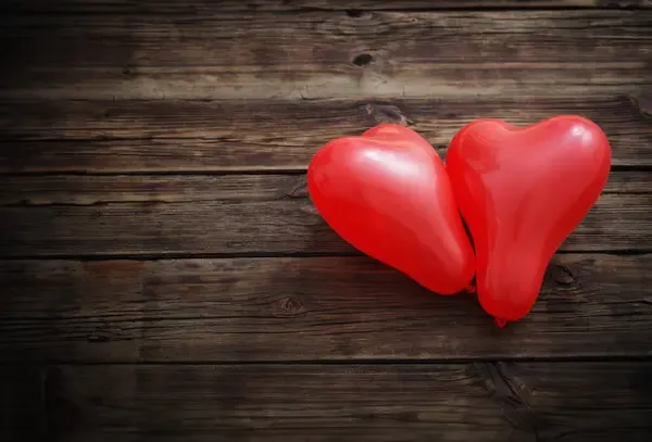 depositphotos_677712588-stock-photo-heart-shaped-red-balloons-old.jpg