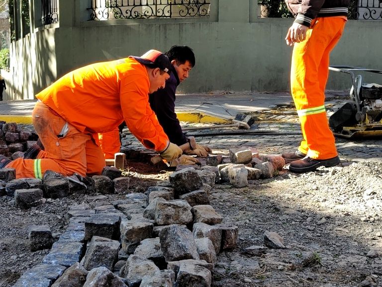 workers-cobbles.jpg