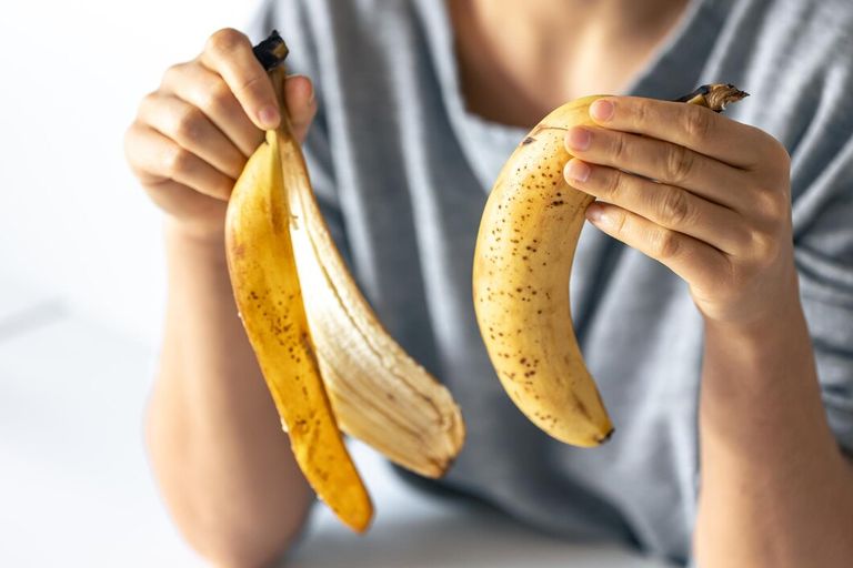 banana-banana-skin-female-hands-closeup_169016-48432.jpg