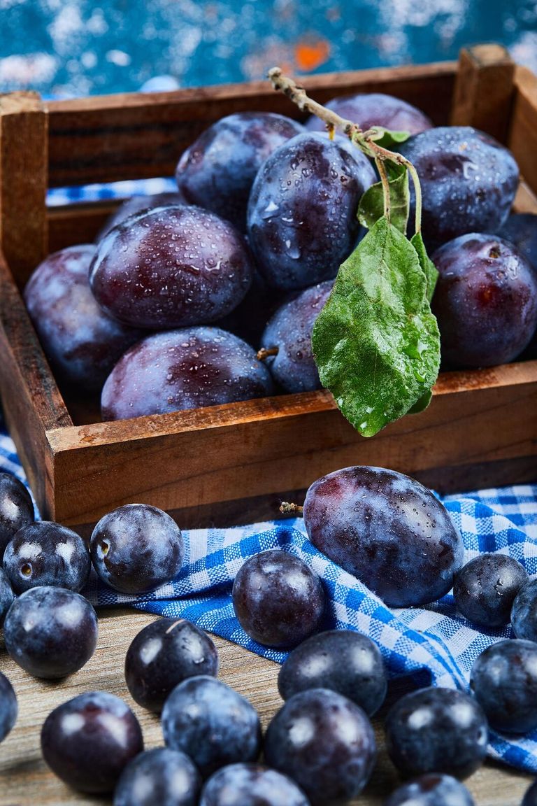 garden-plums-scattered-through-wooden-table_114579-62126.jpg