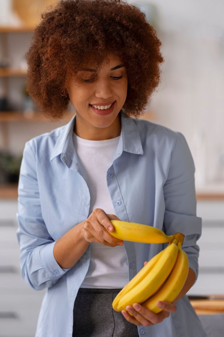 medium-shot-woman-with-bananas_23-2150241091.jpg