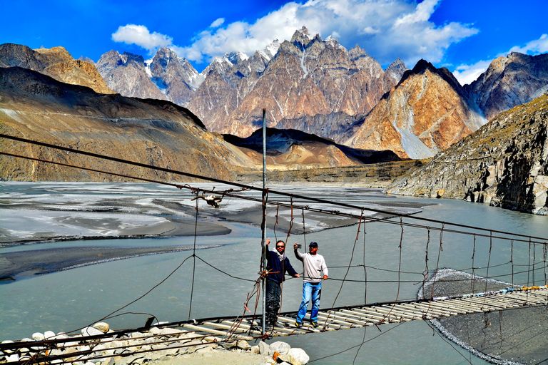 Hussaini_Suspension_Bridge_travelpakistani.jpg