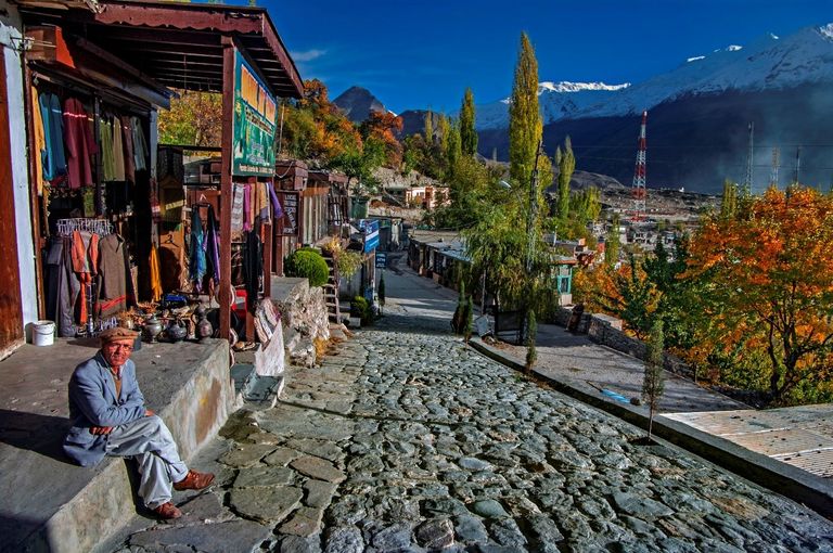 karimabad_bazar_travelpakistani.jpg