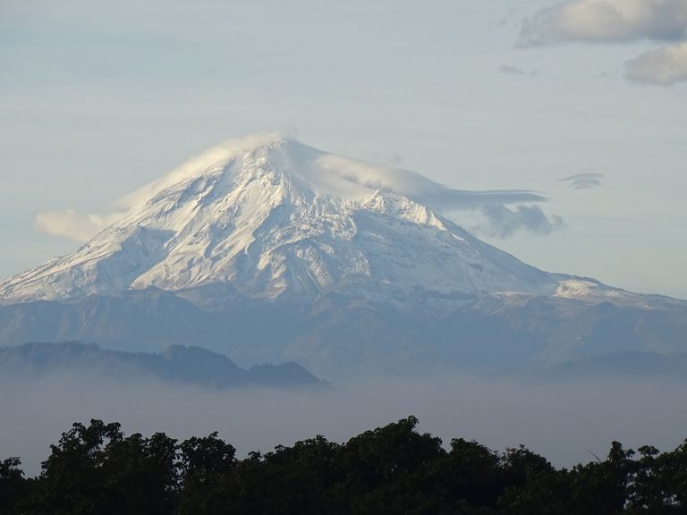 Citlaltepetl-Pico_de_Orizaba_after_Fresh_Snowfall_-_From_Xalapa_-_Veracruz_-_Mexico_-_01_(16108954181).jpg