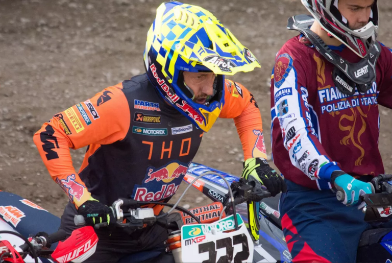 217.-Tony-Cairoli-la-leyenda-del-motocross.png