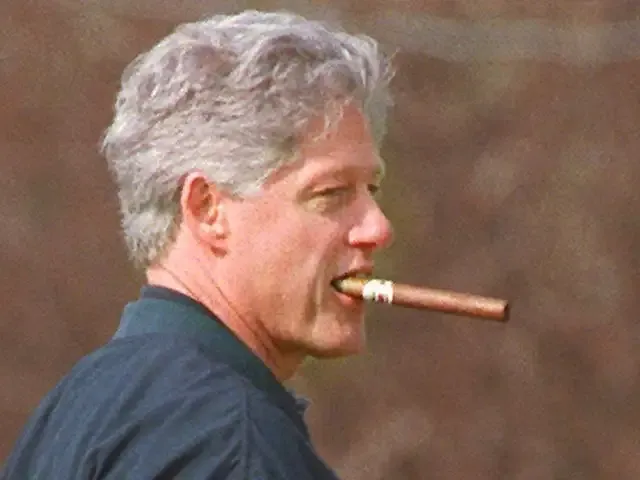 Bill-Clinton-cigar1.webp