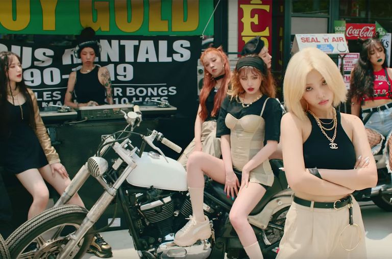 G-I-DLE-Uh-Oh-vid-2019-billboard-1548.jpg