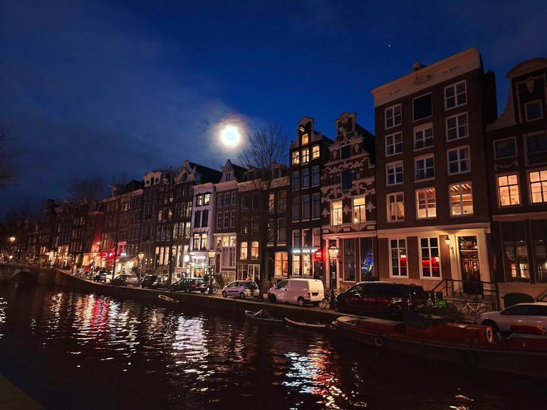 amsterdam by night.jpg