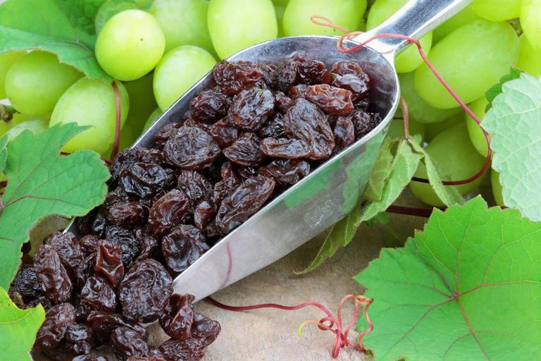 raisins-and-grapes.jpg