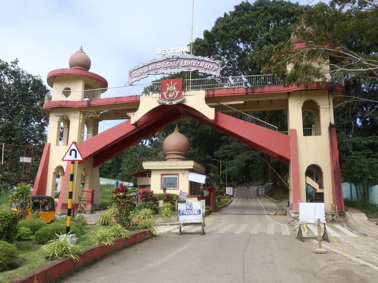 Mindanao_State_University_arch_(Amai_Pakpak_Avenue,_Marawi,_Lanao_Del_Sur;_10-14-2023).jpg