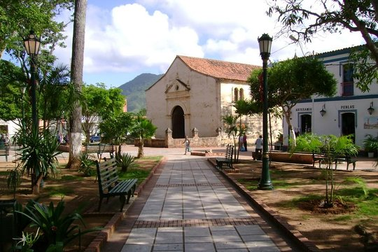 Our excursion will begin in the capital of La Asunción and we will go to the Plaza de Bolívar and its cathedral, on the way to the fort of Santa Rosa. You will be able to know the Valley of the Holy Spirit, where the Basilica of the Virgen del Valle is located.